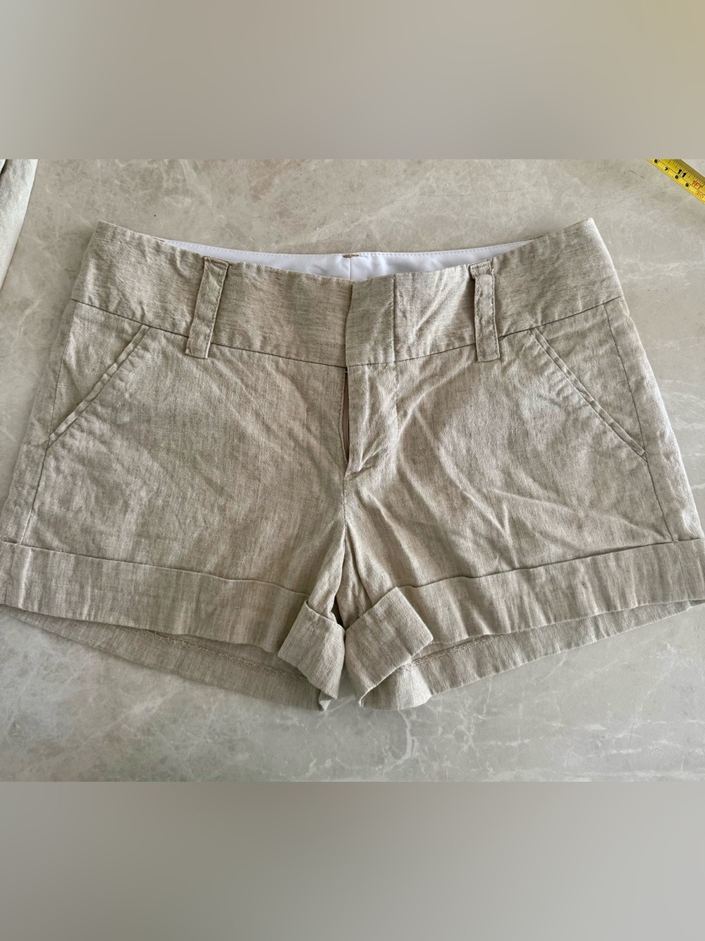 Alice + Olivia Neutral Linen-Blend Rolled Hem Shorts